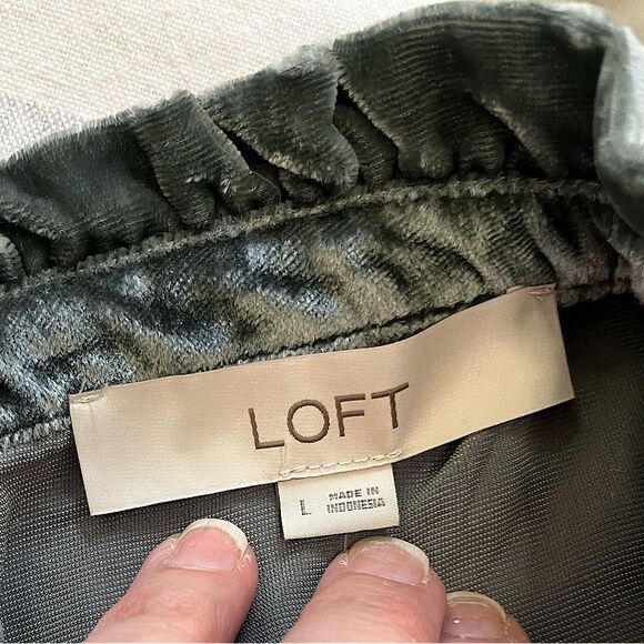 LOFT Velvet Ruffle Mock Neck Sleeveless Top Size L NWT - Picture 5 of 8